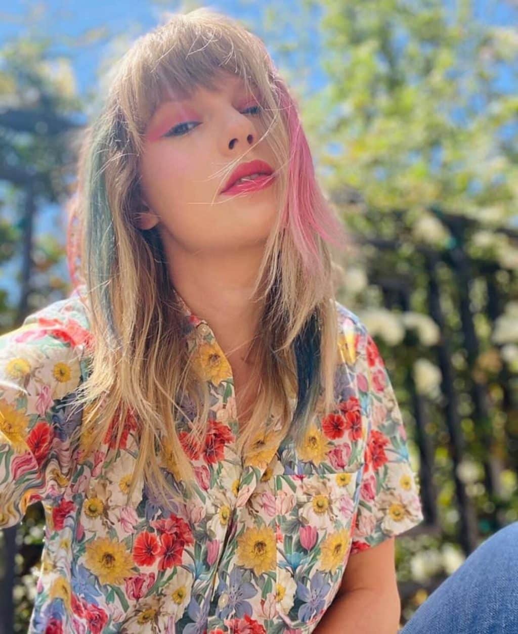 Taylor Swift, subiect al teoriilor conspirației înainte de alegerile prezidențiale din SUA