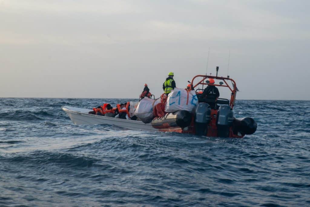 Cinci migranți au murit după ce o barcă cu 70 de persoane ce încerca să ajungă ilegal în Marea Britanie, dinspre Franța, s-a răsturnat