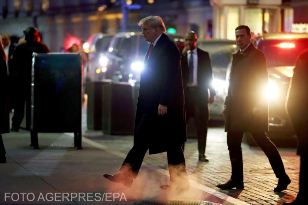 Donald Trump, amenințat cu alungarea din tribunal după ce a ignorat avertismentul de a păstra tăcerea