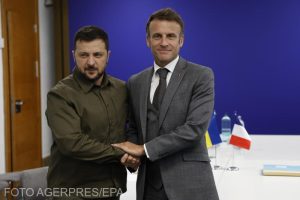 Macron a cerut industriei militare să grăbească trecerea la „economia de război“