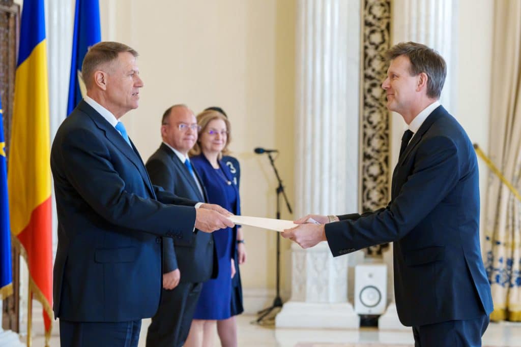Noul ambasador britanic în România își începe mandatul