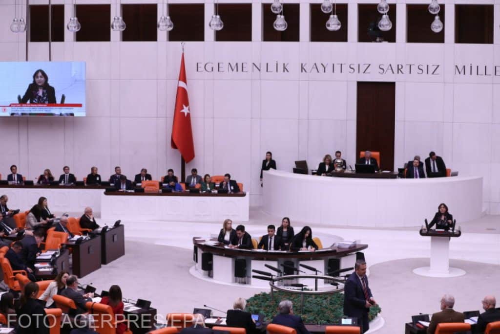 Parlamentul Turciei a aprobat cererea Suediei de aderare la NATO