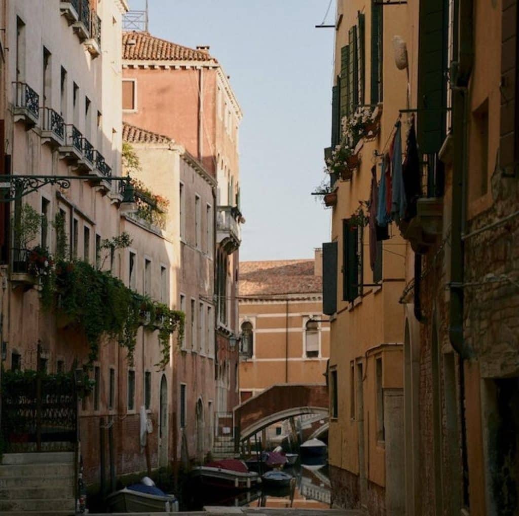 Italia se schimbă: a fost aprobată autonomia regională. Se aprind discuțiile despre săraci și bogați și distanțarea de Roma