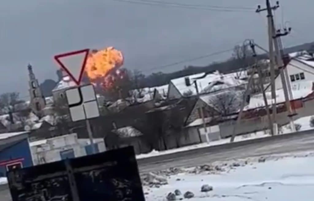 Avion militar, prăbușit în Rusia. La bord s-ar fi aflat 65 de prizonieri ucraineni. Update: Reacția Kievului / video+foto