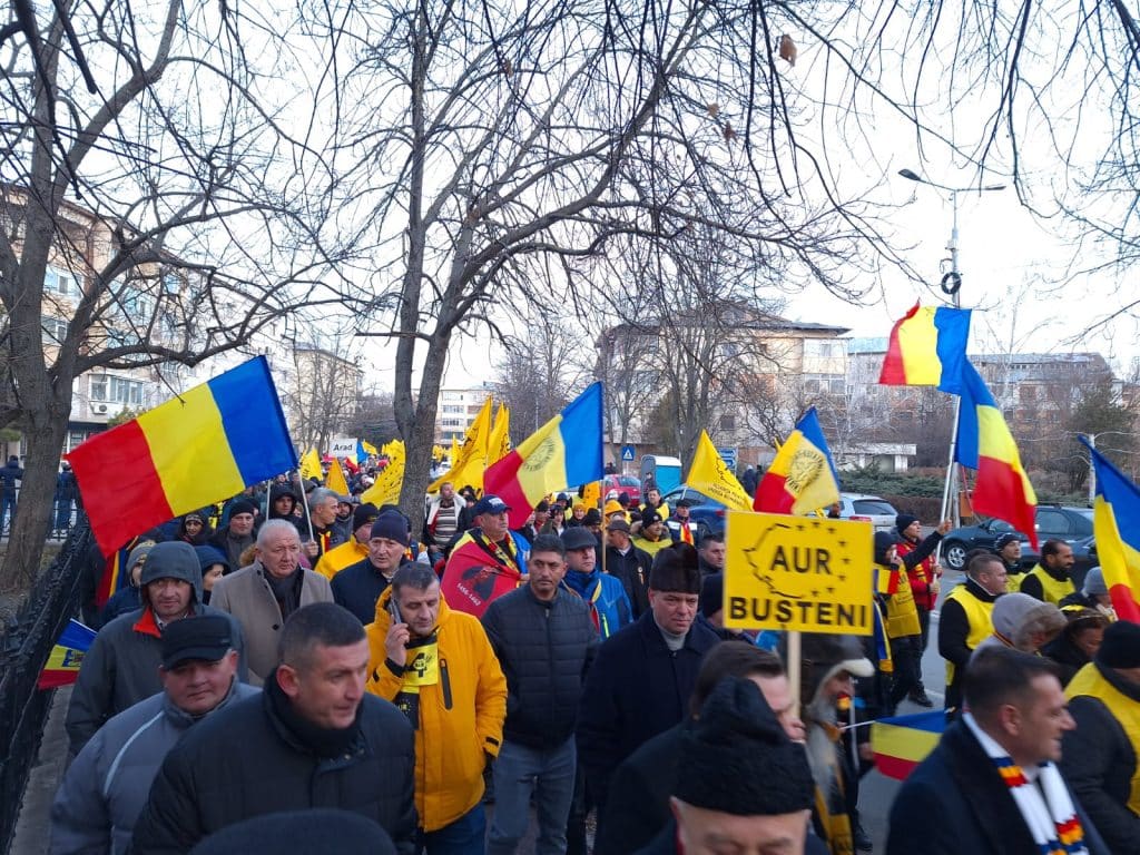 Galerie FOTO: Peste 1600 de oameni au participat la Marșul Unirii organizat de AUR la Focșani – 60m.ro