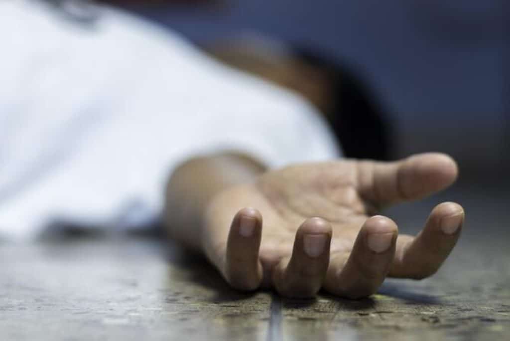 Decese inexplicabile. Trei prieteni au murit în mod misterios, în acelaşi timp, după ce s-au uitat la un meci