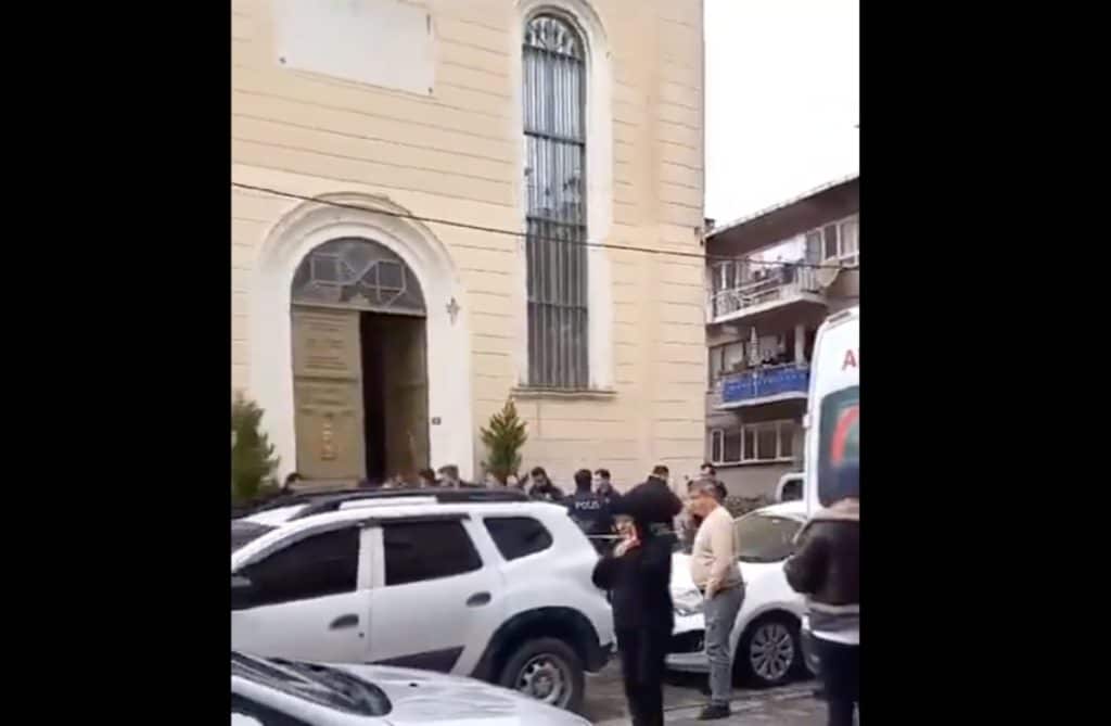 Atac armat într-o biserică catolică din Istanbul, în timpul slujbei. Un om a fost ucis. ”Atac deplorabil, căutăm vinovații”