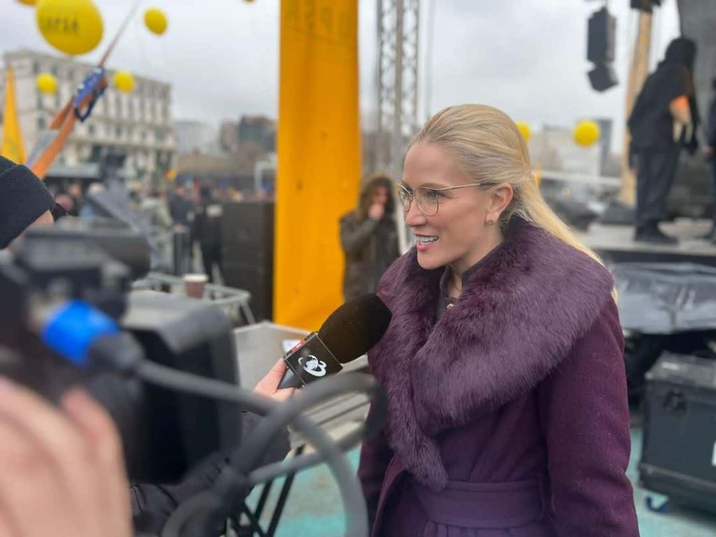 Ramona Ioana Bruynseels (AUR) – replică la atacul fostului ministru PSD al Justiției, Ana Birchall: Spre deosebire de doamna Birchall, eu nu mi-am trădat țara și nici nu mi-am cumpărat funcții cu numerar – 60m.ro