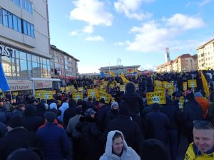 George Simion, război total cu baronul Gheorghe Flutur: 3.000 de suceveni i-au cerut demisia lui Flutur – 60m.ro