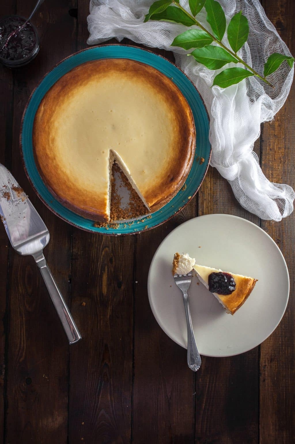 Un hoț a spart un apartament din Germania pentru a mânca o felie de cheesecake