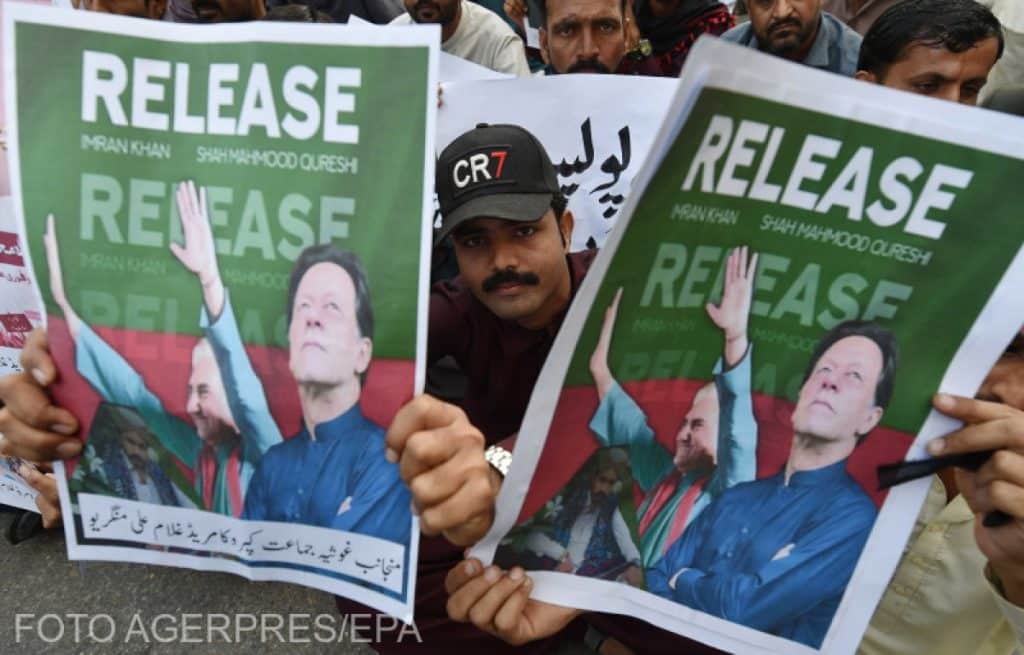 Fostul premier pakistanez Imran Khan, condamnat la 10 ani de închisoare pentru divulgarea de secrete de stat
