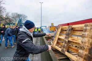 Primul convoi de tractoare intră în Bruxelles: Oamenii sunt sfătuiți să nu călătorească cu mașinile personale; Imaginile au împânzit rețelele sociale /video