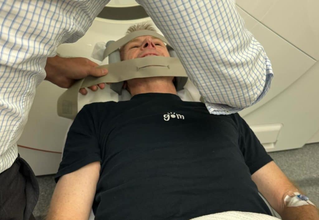 Medicul care a dat speranță pacienților cu melanom suferă de cancer cerebral