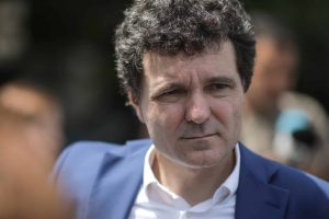 Nicușor Dan nu vede bomba ecologică de peste stradă, în Parcul Cișmigiu – 60m.ro