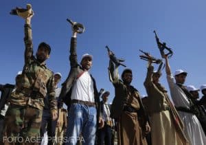 O persoană a fost rănită în timp ce o navă a Marii Britanii a fost lovită de o rachetă Houthi în Golful Aden