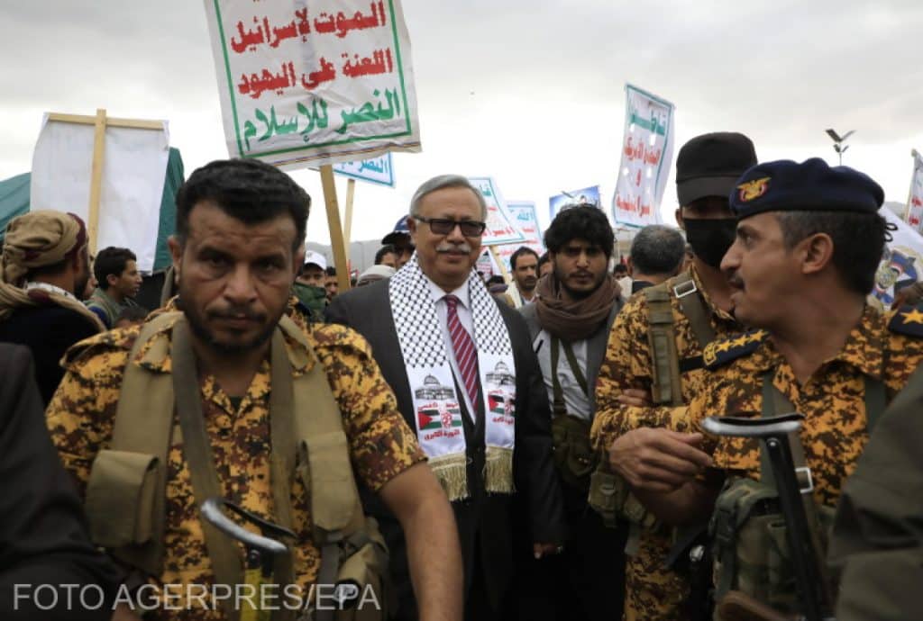 Rebelii Houthi afirmă că au lansat rachete balistice și drone spre Israel