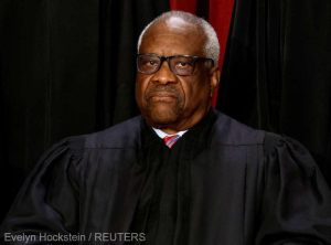 Judecător afro-american al Curții Supreme din SUA, acuzat că a angajat o colaboratoare rasistă