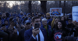AUR a protestat public față de risipirea banului public de PSD și PNL în beneficiul lui Klaus Werner Iohannis – 60m.ro