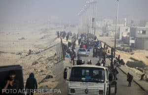 Armata israeliană a tras în civilii palestinieni din jurul camioanelor cu ajutoare