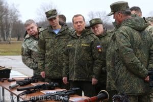 Împotriva inamicului, totul este permis. Medvedev declară că Rusia nu mai are „linii roșii” pentru Franța