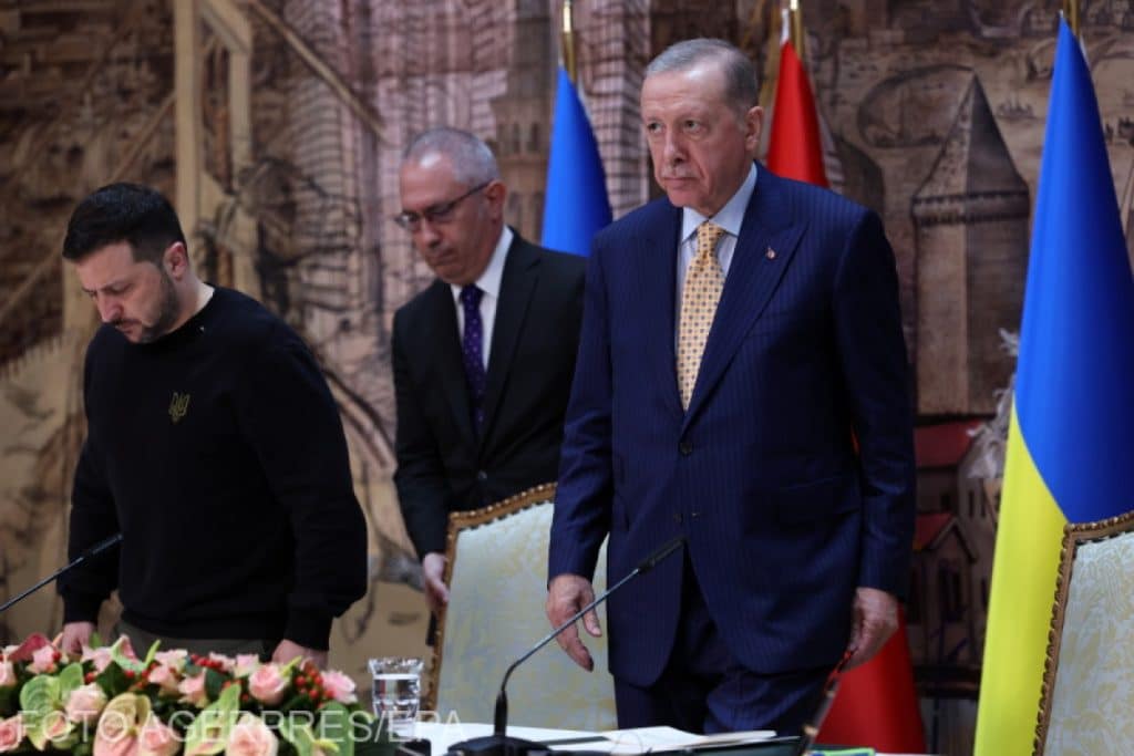 Turcia anunță că vrea să găzduiască un summit de pace între Ucraina și Rusia