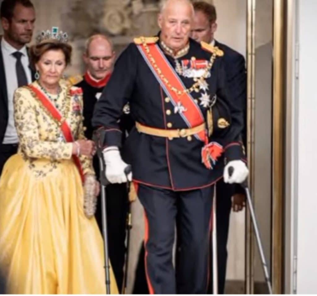 Regele Harald al Norvegiei va avea stimulator cardiac permanent