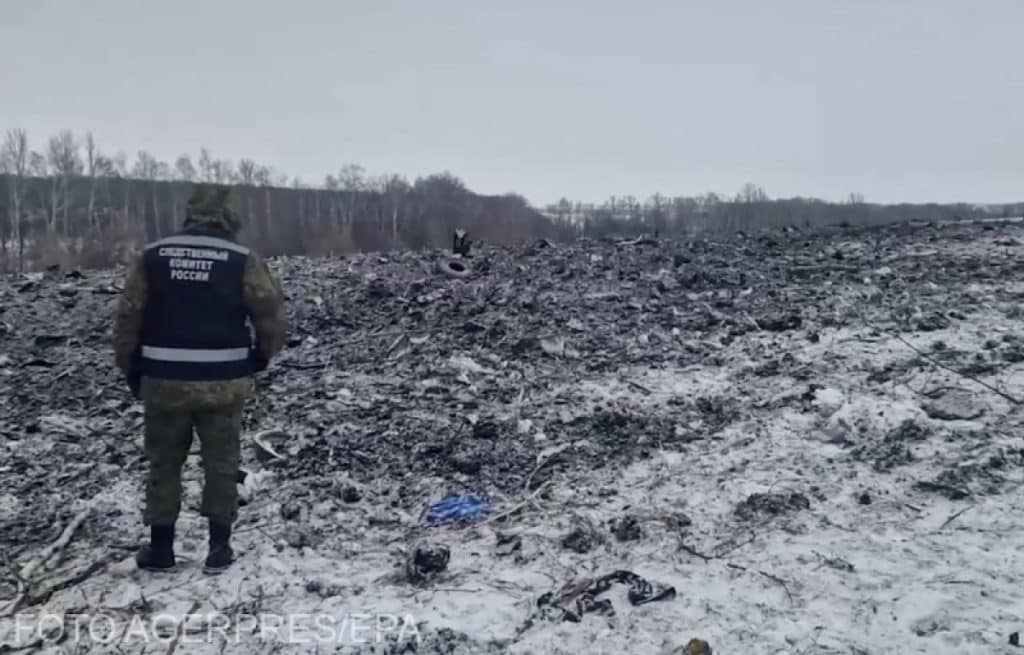 Lupte intense pe teritoriul Rusiei și un avion militar prăbușit cu 15 persoane la bord