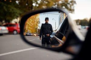 O femeie de 103 ani, prinsă în trafic fără permis auto și asigurare
