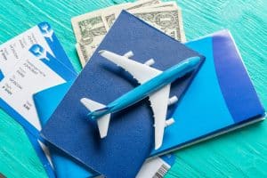 Suma impresionantă câștigată de companiile aeriene din taxele pe bagaje. O adevărată mină de aur