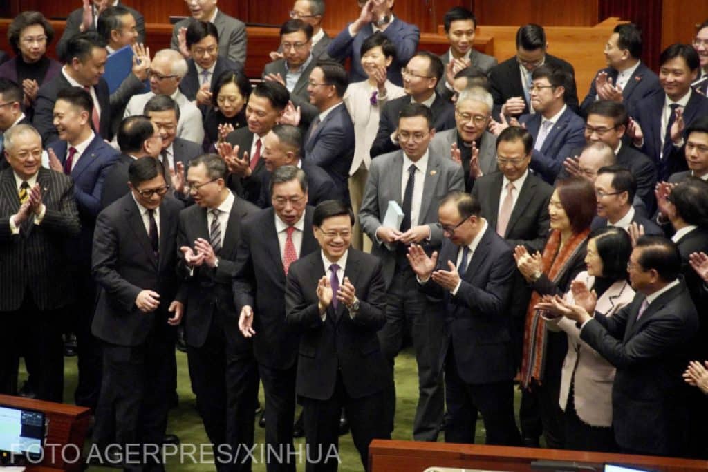 Hong Kong adoptă o lege controversată care acordă guvernului mai multă putere pentru a stompa disidența