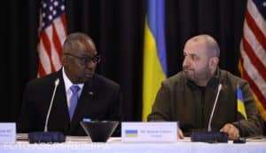 Statele Unite nu vor lăsa Ucraina să eșueze, asigură secretarul Lloyd Austin. Fond nou de 5 miliarde de euro – FOTO