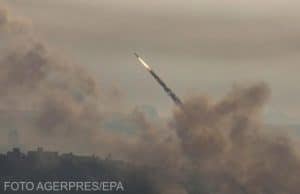 Rusia lansează încă un atac masiv cu rachete asupra Ucrainei, una intrând temporar în spațiul aerian polonez