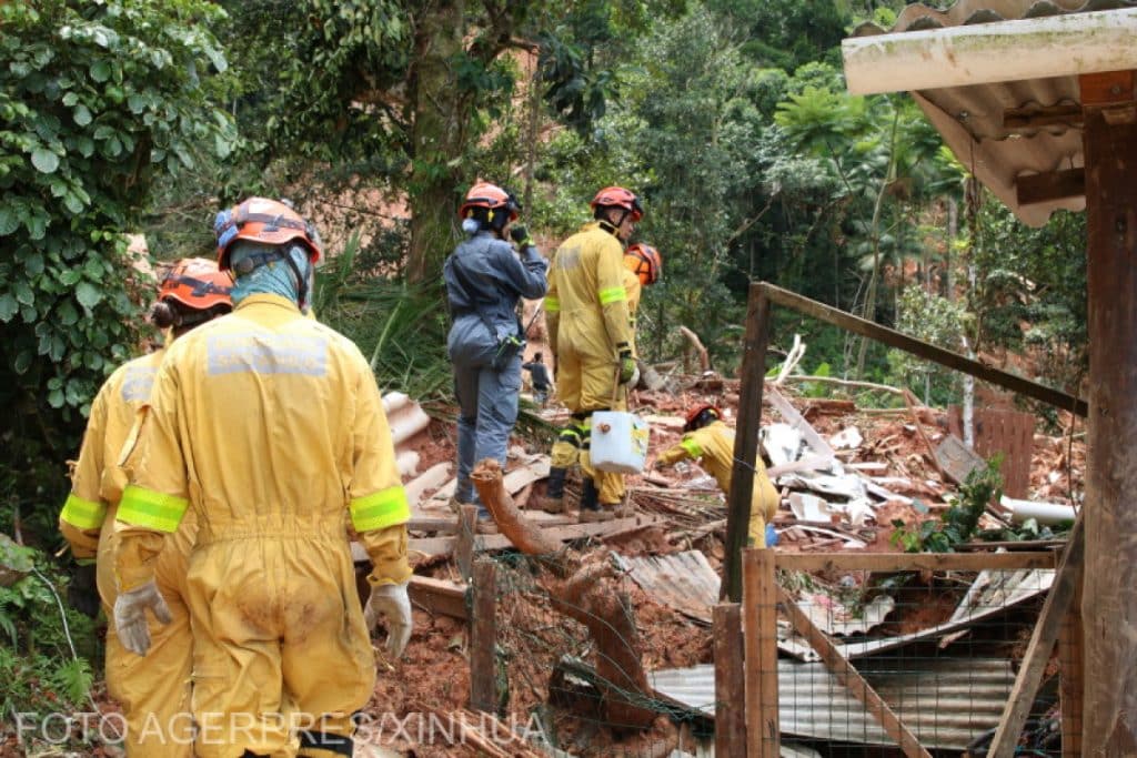 Cel puţin 25 de morţi în Brazilia în urma inundaţiilor şi alunecărilor de teren