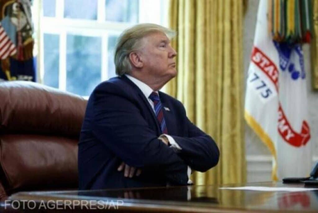 Donald Trump lansează o Biblie de cumpărat în contextul unei presiuni financiare crescute și a criticii politice
