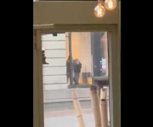 Luare de ostatici în Olanda, într-o cafenea din Ede: 150 de case evacuate. Atacatorul susține că are ”un sac de bombe”/ Trenurile au fost oprite