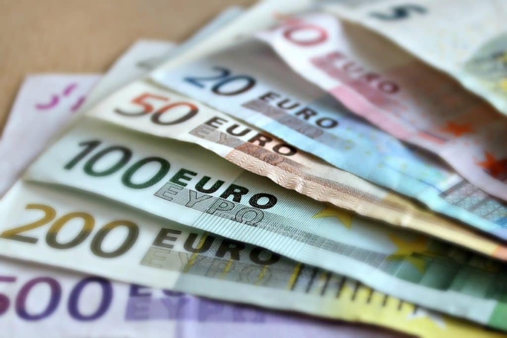 Vrei să te angajezi în Grecia? Tocmai a majorat salariul minim. Iată la cât se ridică