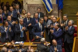 Mitsotakis al Greciei, salvat de deputați, după catastrofa feroviară din 2023