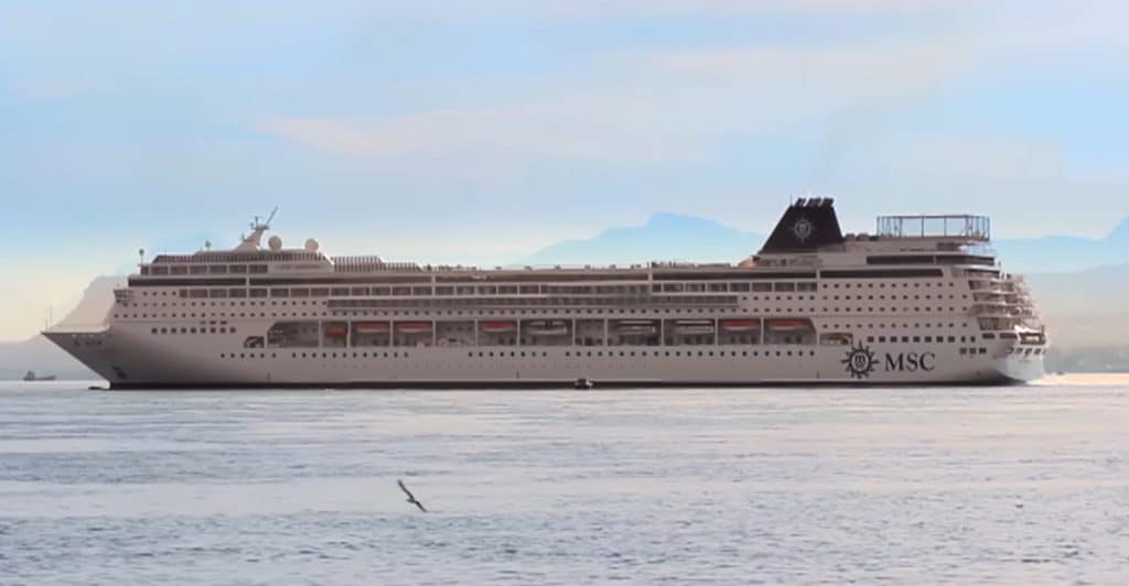 Zeci de bolivieni, debarcați la Barcelona de pe un vas de croazieră. Nava își continuă călătoria după o întârziere lungă care a stârnit furie