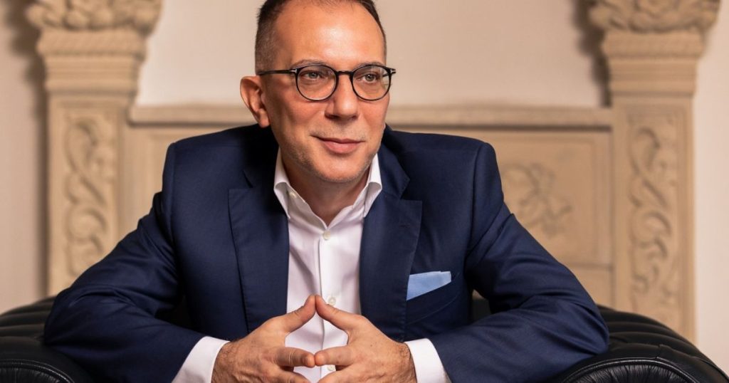 Pahonțule, halal sifon mai ai! Cum e cu ”contractele grecești” de 1.000.000 de euro – 60m.ro