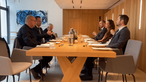 Întâlnire de lucru privind politicile externe între partidul AUR și partidul Libertății din Austria – 60m.ro