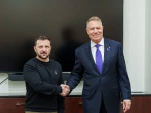 Iohannis se întâlnește cu Zelenski la Vilnius unde reiterează suportul pentru Ucraina