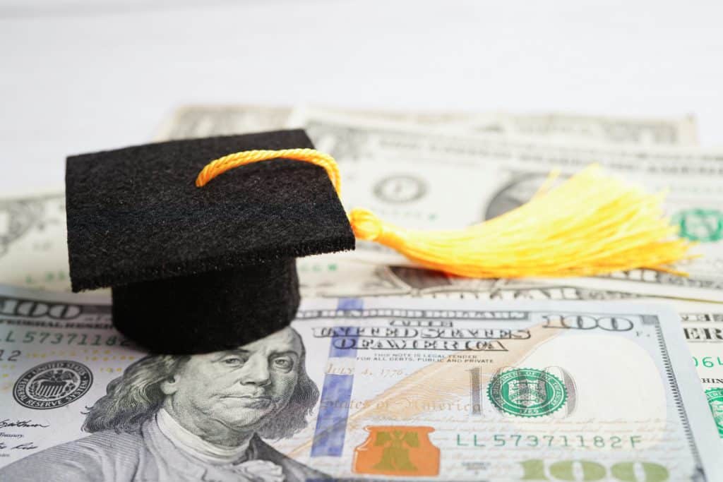 Biden șterge peste 7 miliarde de dolari din datoriile studenților, înainte de alegeri