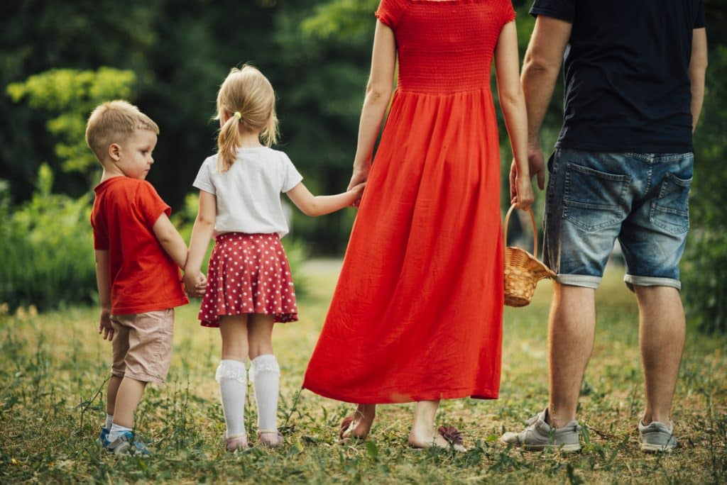 Recunoașterea parentalității, votată la nivelul UE. Nu contează modul în care copilul a fost conceput, născut sau tipul de familie