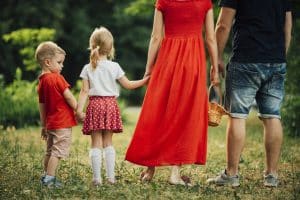 Recunoașterea parentalității, votată la nivelul UE. Nu contează modul în care copilul a fost conceput, născut sau tipul de familie