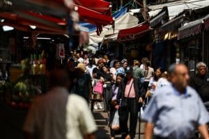 Românii din Israel, blocați într-un nou conflict. Dr. Berkovits: Nu am auzit niciunul care să spună că vrea să fugă / Eu mereu laud România / Politicienii de la București ne ajută