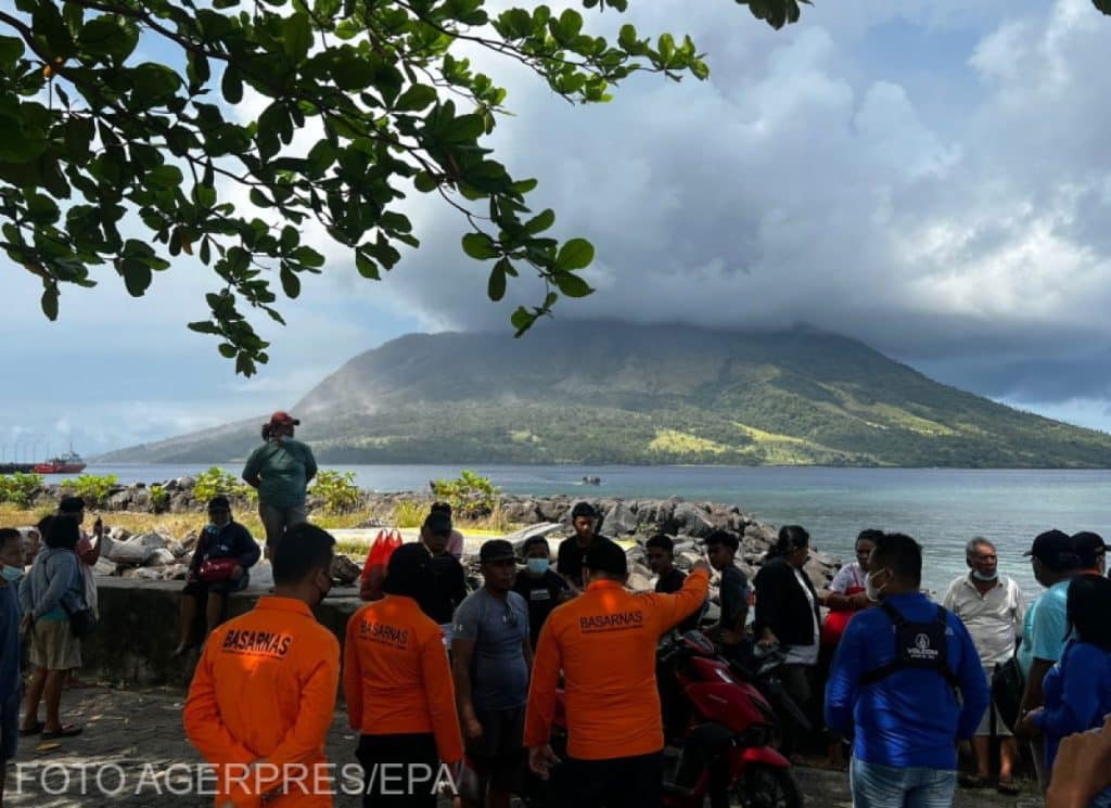 Alertă de tsunami în Indonezia. Autoritățile intervin după ce vulcanul Ruang a erupt – FOTO