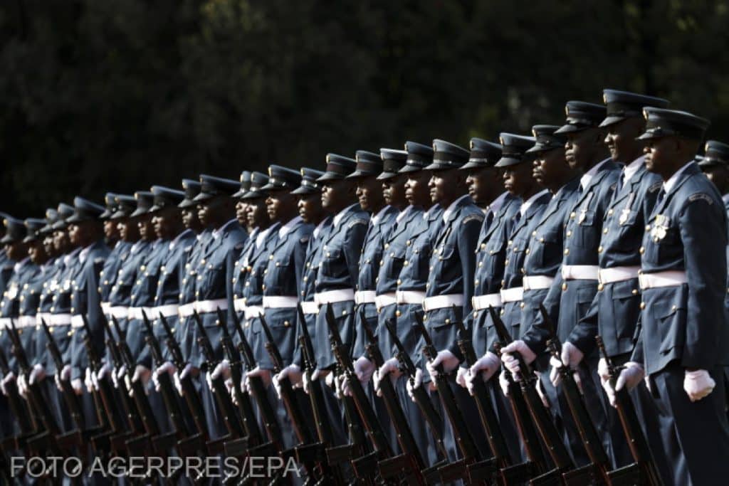 „Moment de mare tristețe” în Kenya. Șeful armatei a murit într-un accident de elicopter