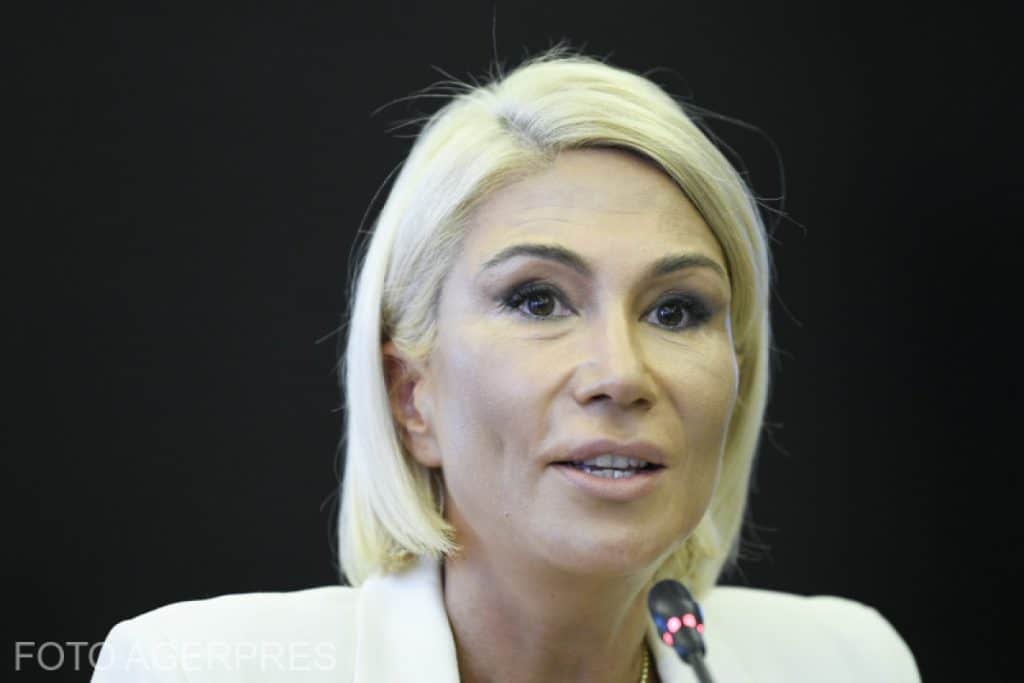 România participă la Bienala de la Veneția. Raluca Turcan, ministrul Culturii: Suntem mai bogați cultural și sufletește