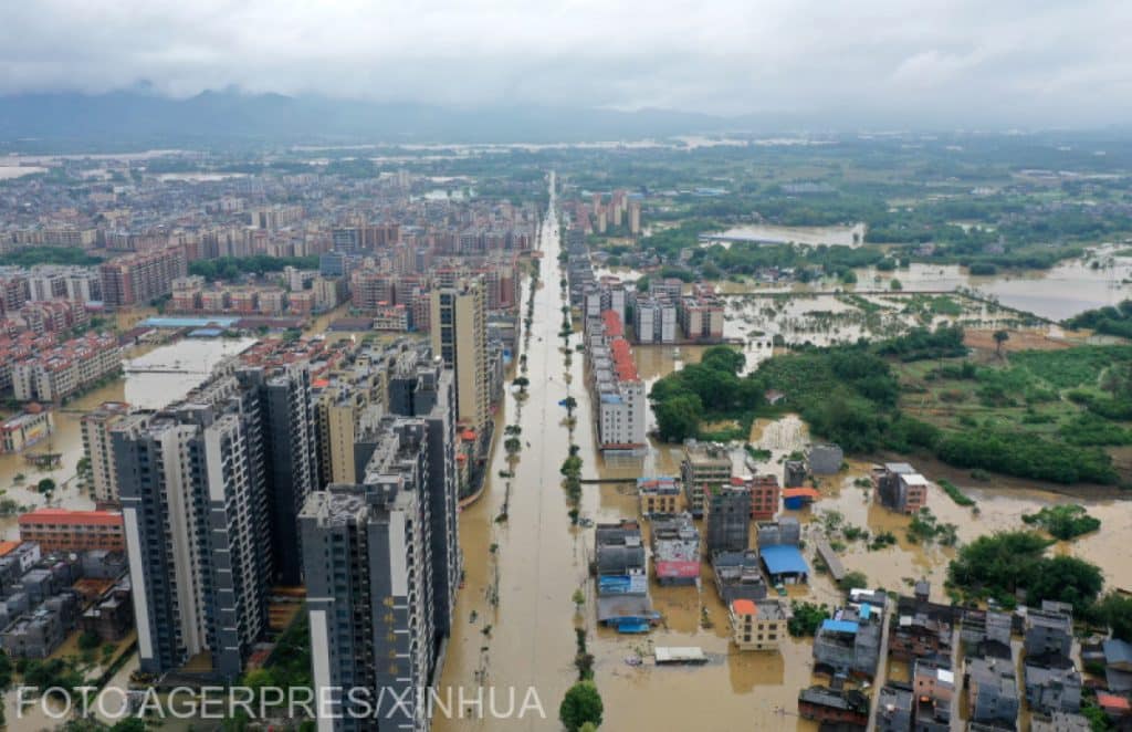 Inundații masive în China. Aproape 60.000 de persoane evacuate – VIDEO