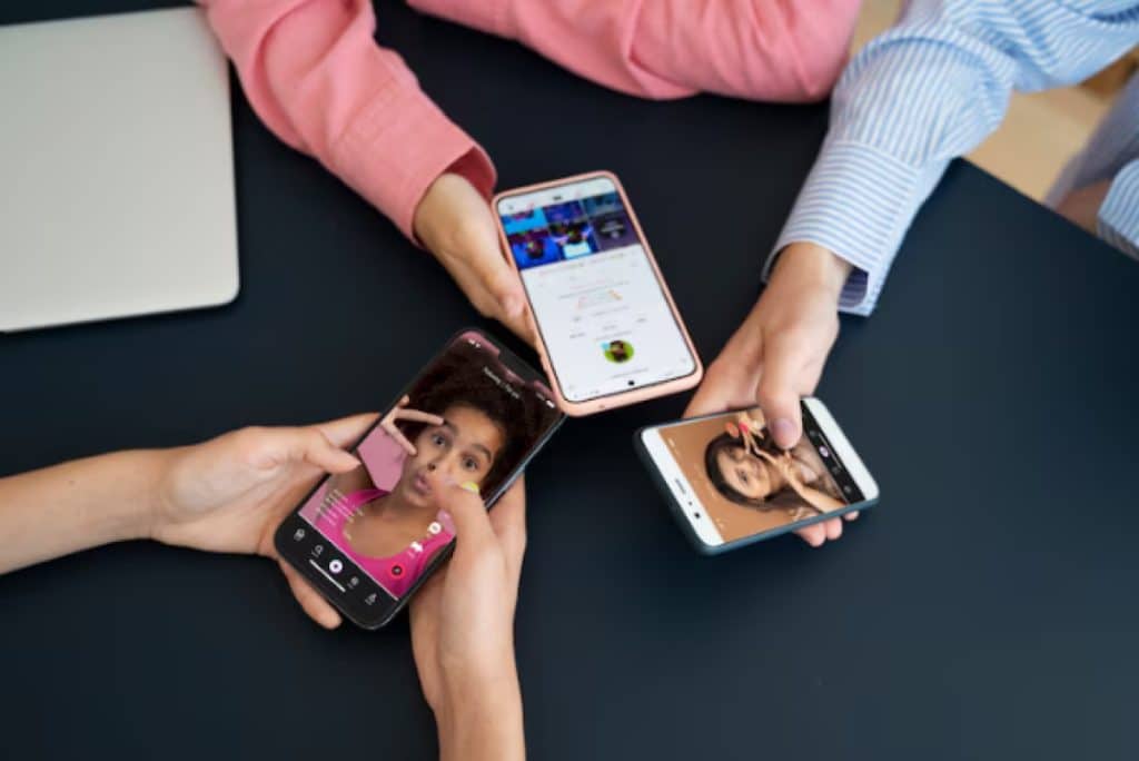 „Nu plecăm nicăieri” – TikTok promite să lupte în instanță în timp ce noua lege americană amenință să interzică aplicația